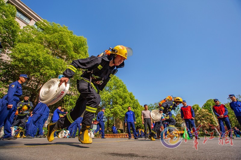 板球淘汰赛，川蜀闪电队与闽南玄武队逆转，体能对抗拉满！防线高度稳定